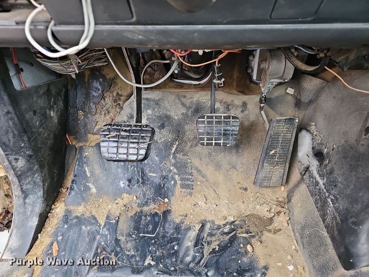 image for item DR5912 2002 Chevrolet C7500  propane delivery truck