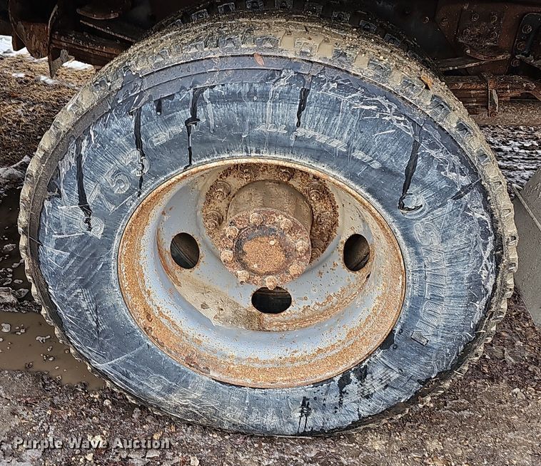 image for item DR5912 2002 Chevrolet C7500  propane delivery truck