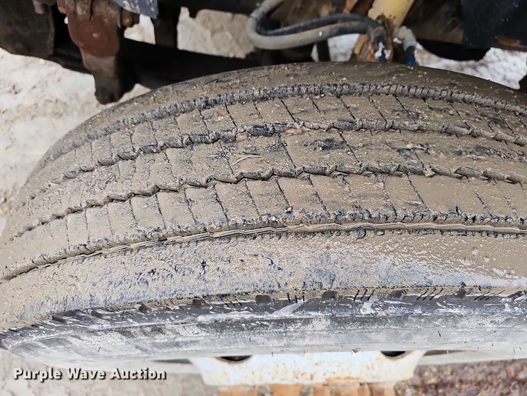 image for item DR5912 2002 Chevrolet C7500  propane delivery truck