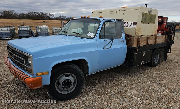 image for item DR5920 1989 Chevrolet 3500  flatbed pickup truck
