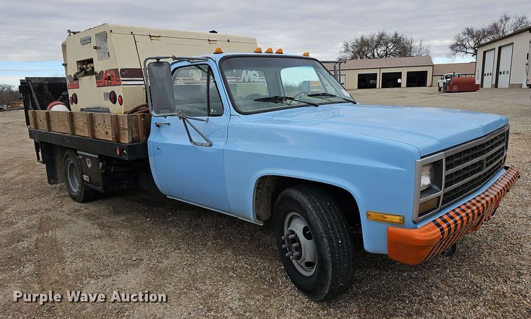 image for item DR5920 1989 Chevrolet 3500  flatbed pickup truck