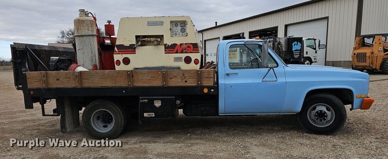 image for item DR5920 1989 Chevrolet 3500  flatbed pickup truck