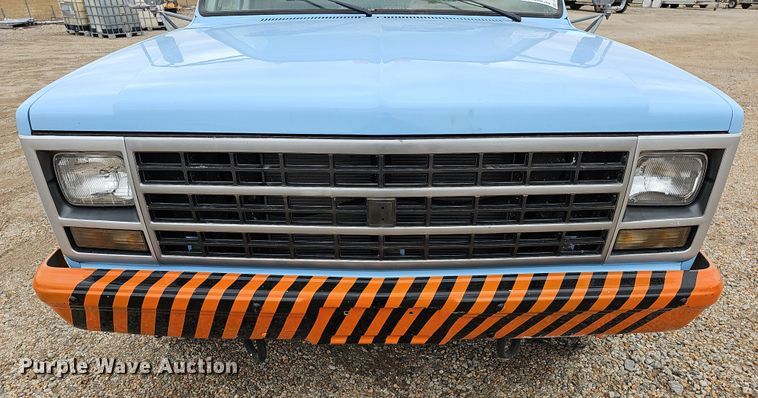 image for item DR5920 1989 Chevrolet 3500  flatbed pickup truck