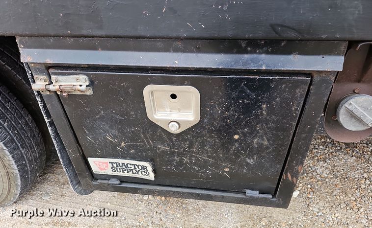 image for item DR5920 1989 Chevrolet 3500  flatbed pickup truck