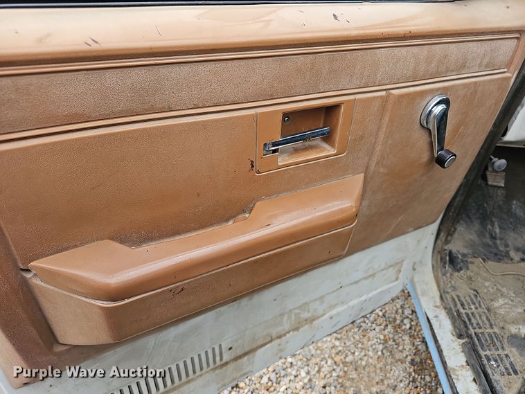 image for item DR5920 1989 Chevrolet 3500  flatbed pickup truck
