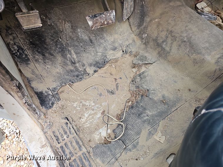image for item DR5920 1989 Chevrolet 3500  flatbed pickup truck