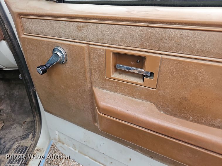 image for item DR5920 1989 Chevrolet 3500  flatbed pickup truck