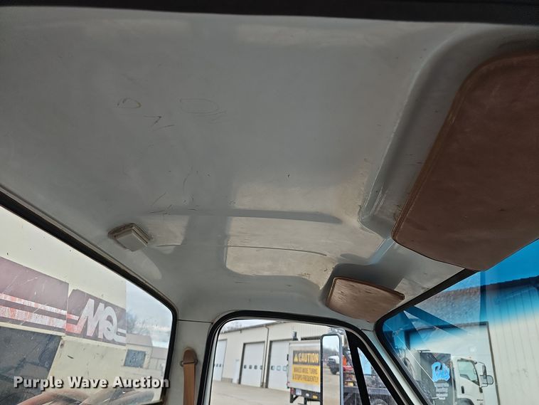 image for item DR5920 1989 Chevrolet 3500  flatbed pickup truck