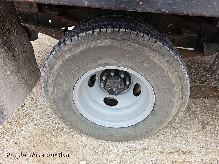 image for item DR5920 1989 Chevrolet 3500  flatbed pickup truck