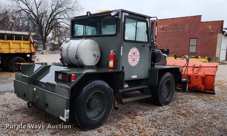 image for item DR7789 1999 Entwistle Company MB-4  tug