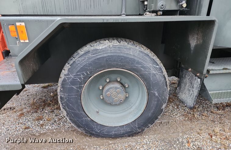 image for item DR7789 1999 Entwistle Company MB-4  tug