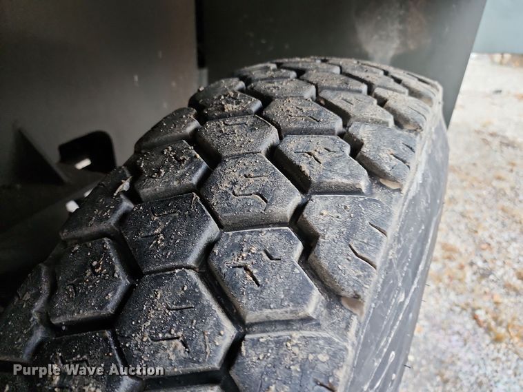 image for item DR7789 1999 Entwistle Company MB-4  tug