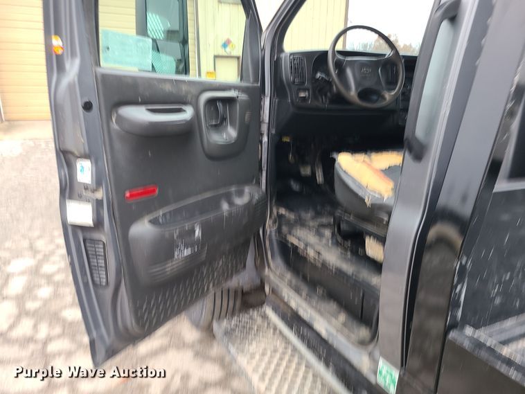 image for item DR7791 2006 Chevrolet C4500  flatbed truck