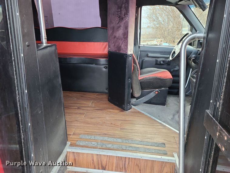 image for item DR7797 1993 Ford E350  party bus