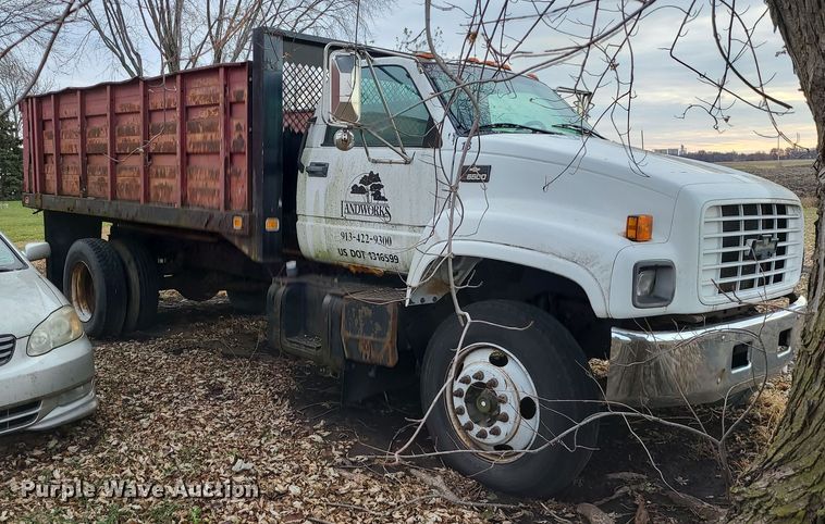 image for item DR7801 2001 Chevrolet C6500  flatbed truck
