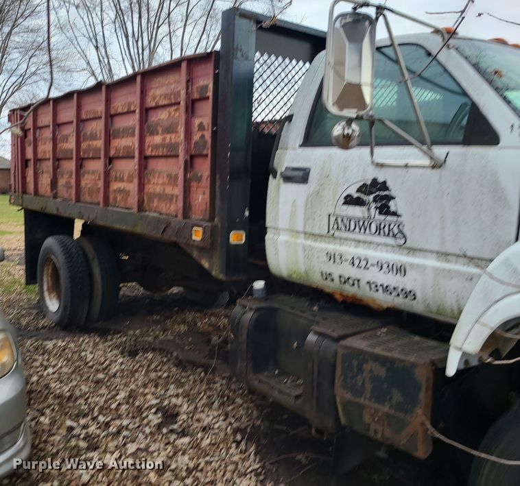 image for item DR7801 2001 Chevrolet C6500  flatbed truck