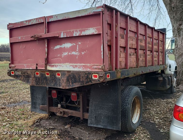 image for item DR7801 2001 Chevrolet C6500  flatbed truck