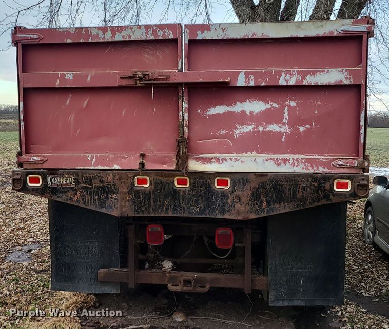 image for item DR7801 2001 Chevrolet C6500  flatbed truck