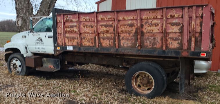 image for item DR7801 2001 Chevrolet C6500  flatbed truck