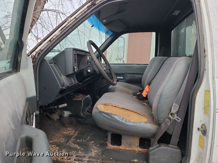 image for item DR7801 2001 Chevrolet C6500  flatbed truck