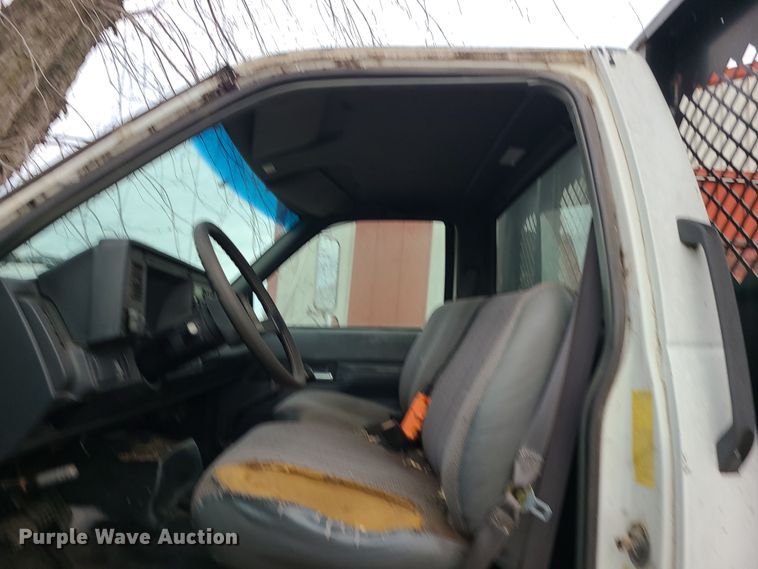 image for item DR7801 2001 Chevrolet C6500  flatbed truck