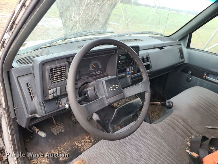 image for item DR7801 2001 Chevrolet C6500  flatbed truck