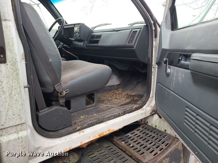 image for item DR7801 2001 Chevrolet C6500  flatbed truck