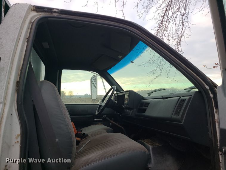 image for item DR7801 2001 Chevrolet C6500  flatbed truck