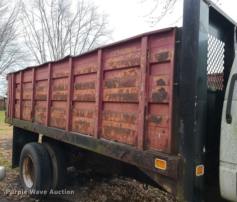 image for item DR7801 2001 Chevrolet C6500  flatbed truck