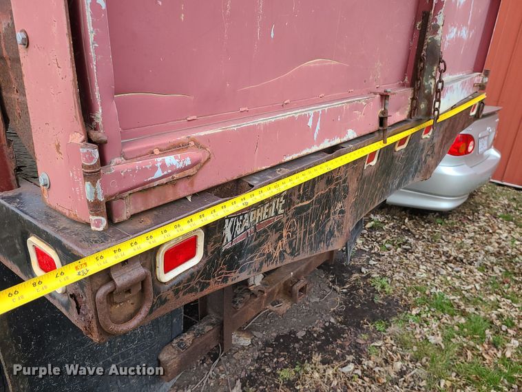 image for item DR7801 2001 Chevrolet C6500  flatbed truck