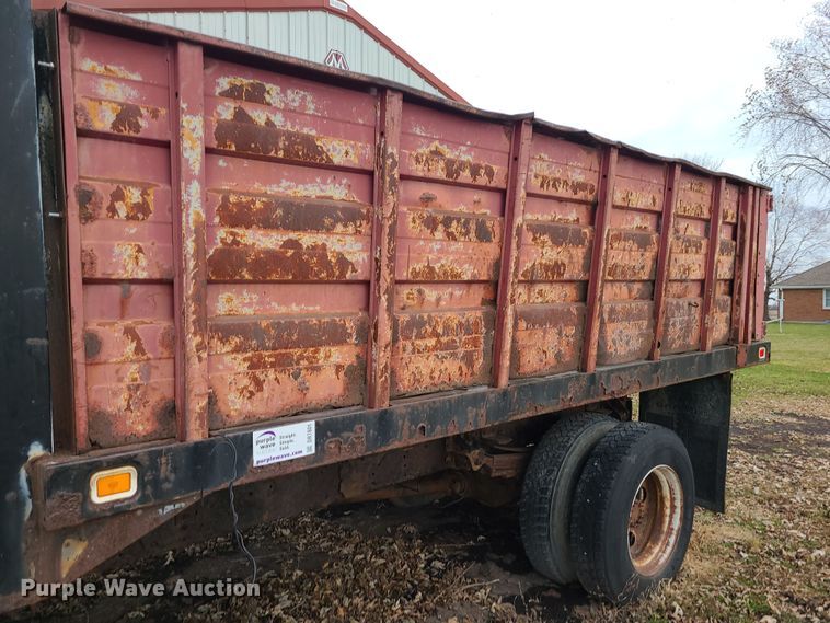 image for item DR7801 2001 Chevrolet C6500  flatbed truck