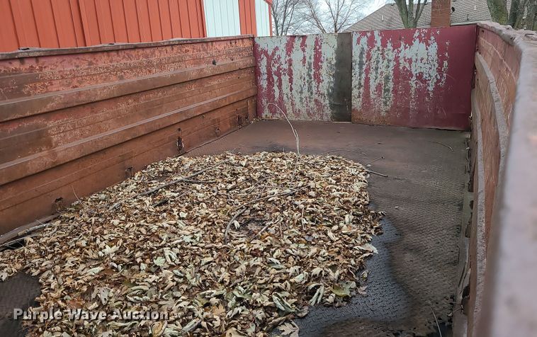 image for item DR7801 2001 Chevrolet C6500  flatbed truck