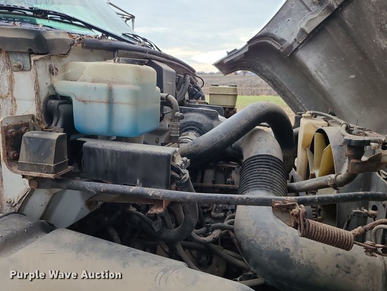 image for item DR7801 2001 Chevrolet C6500  flatbed truck