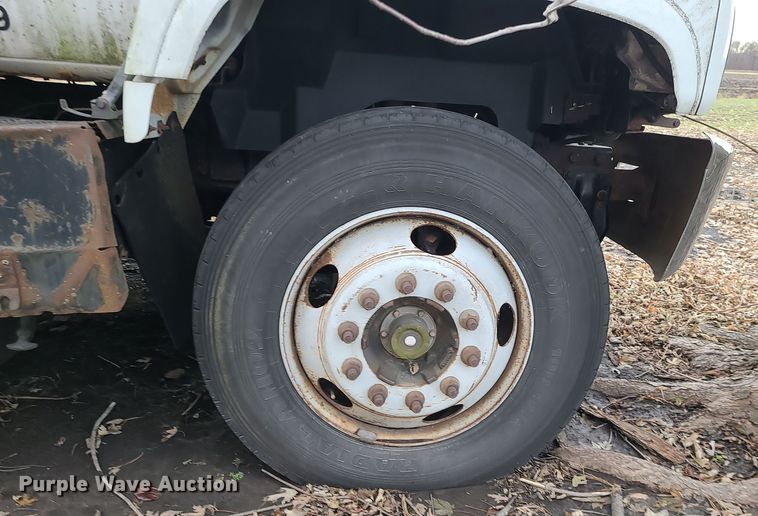 image for item DR7801 2001 Chevrolet C6500  flatbed truck