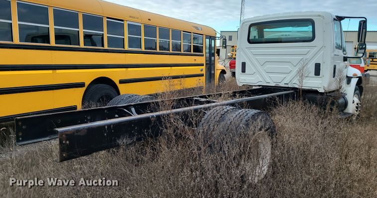 image for item DR7802 2006 International 4300  truck cab and chassis