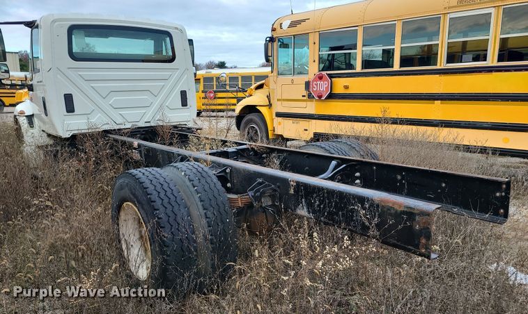 image for item DR7802 2006 International 4300  truck cab and chassis