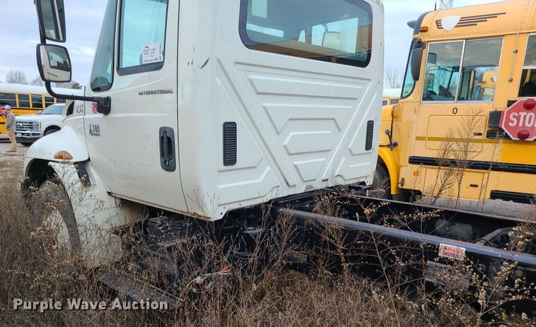 image for item DR7802 2006 International 4300  truck cab and chassis