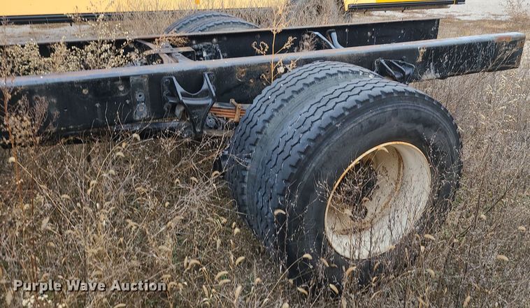 image for item DR7802 2006 International 4300  truck cab and chassis