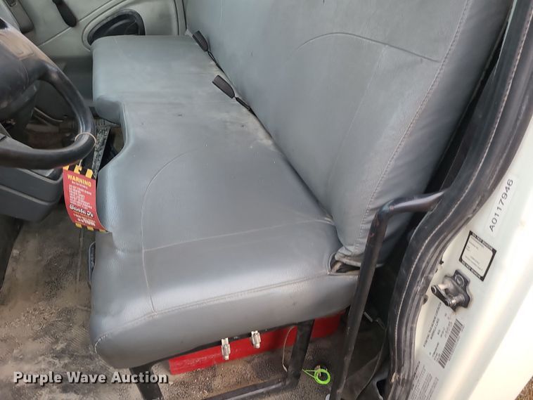 image for item DR7802 2006 International 4300  truck cab and chassis