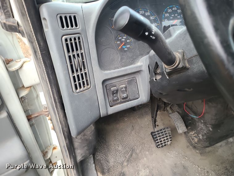 image for item DR7802 2006 International 4300  truck cab and chassis