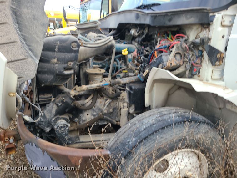 image for item DR7802 2006 International 4300  truck cab and chassis