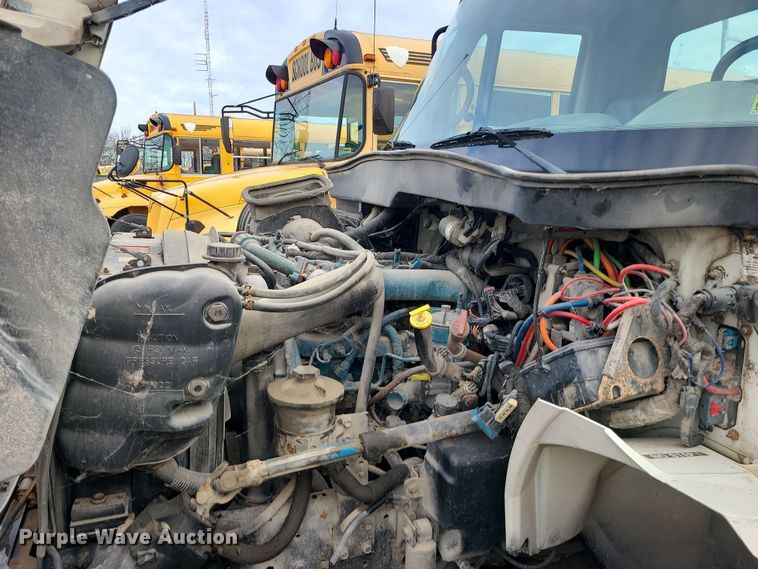 image for item DR7802 2006 International 4300  truck cab and chassis