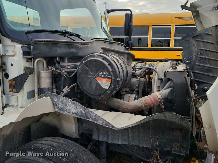 image for item DR7802 2006 International 4300  truck cab and chassis