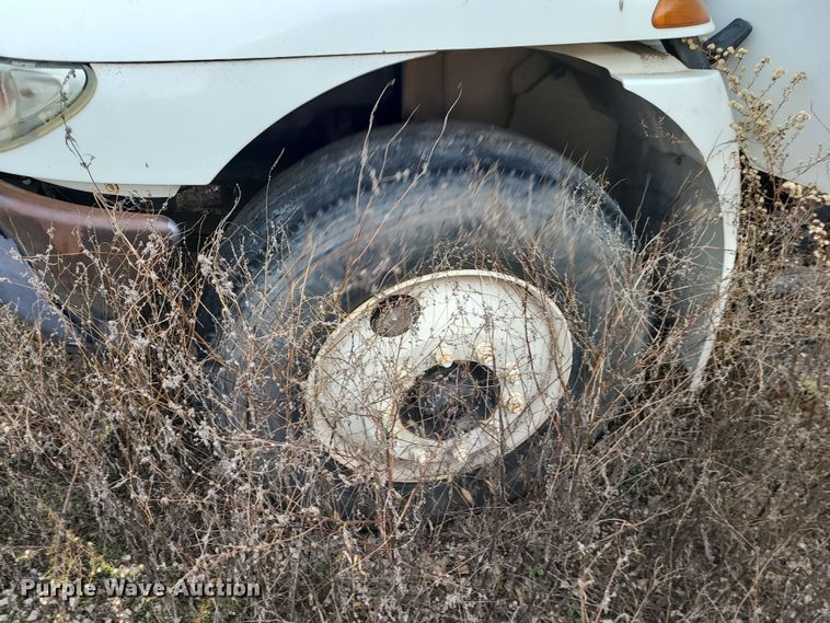 image for item DR7802 2006 International 4300  truck cab and chassis