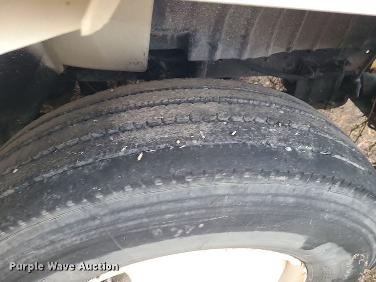 image for item DR7802 2006 International 4300  truck cab and chassis