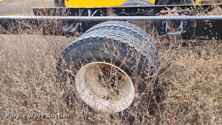 image for item DR7802 2006 International 4300  truck cab and chassis