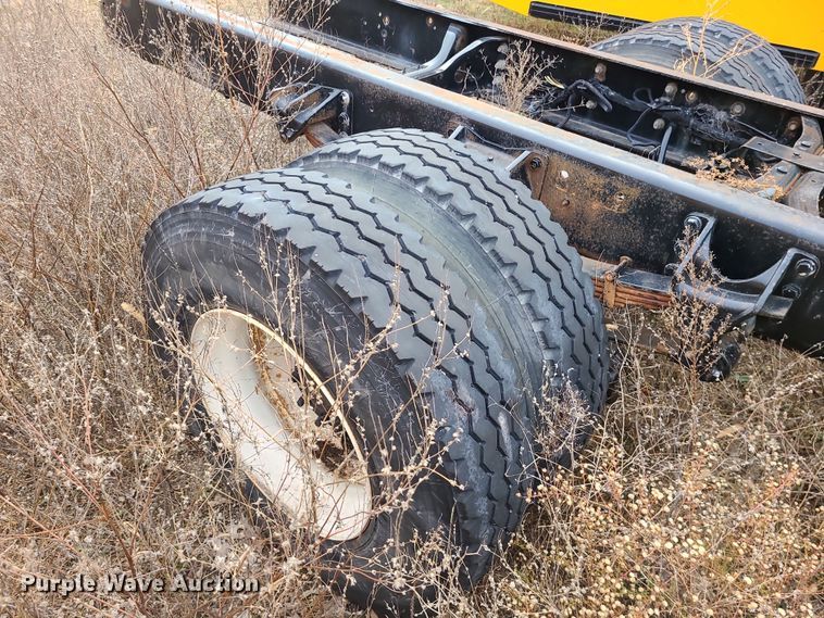 image for item DR7802 2006 International 4300  truck cab and chassis