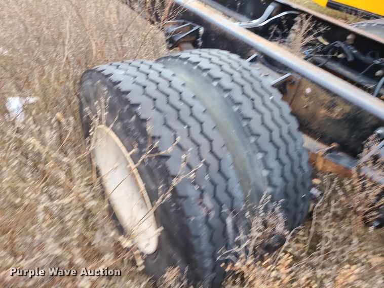 image for item DR7802 2006 International 4300  truck cab and chassis