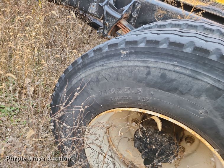 image for item DR7802 2006 International 4300  truck cab and chassis