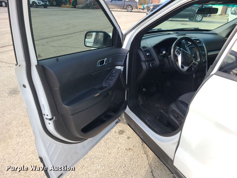 image for item DR7805 2013 Ford Explorer Police Interceptor  SUV